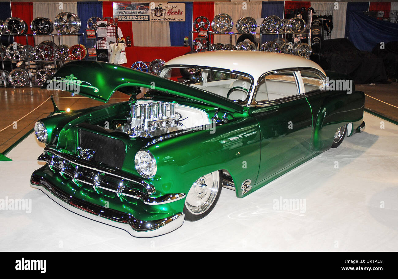 Jan 23, 2009 - Pomona, California, Stati Uniti d'America - 1954 Chevy Bel Air Coupe. Oltre 600 automobili sono in competizione per centinaia di premi attribuiti per auto personalizzata, restaurata auto, auto da corsa, i camion personalizzati, Hot Rods, muscolo automobili e motociclette, tutti alloggiati per tutti a vedere in nove edifici presso il Los Angeles County's Fairplex in Pomona. La parte superiore di prezzo di $ 5.000 va al vincitore dell'America è più Beauti Foto Stock