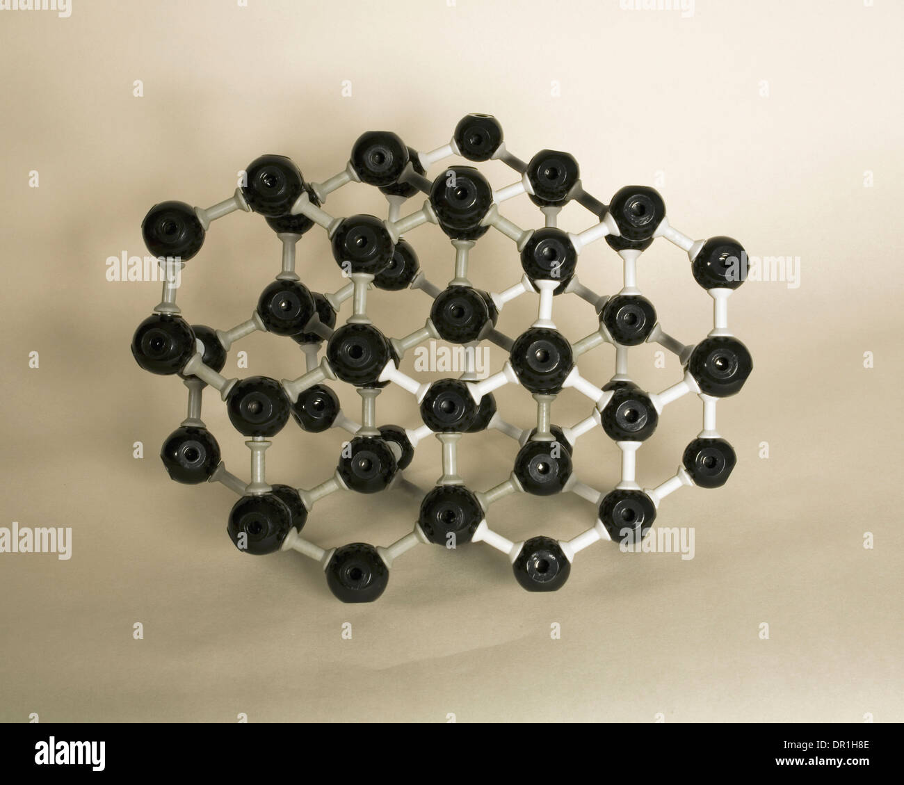 Modello di diamante che mostra la disposizione tetraedrica di atomi di carbonio e la struttura tridimensionale. Foto Stock