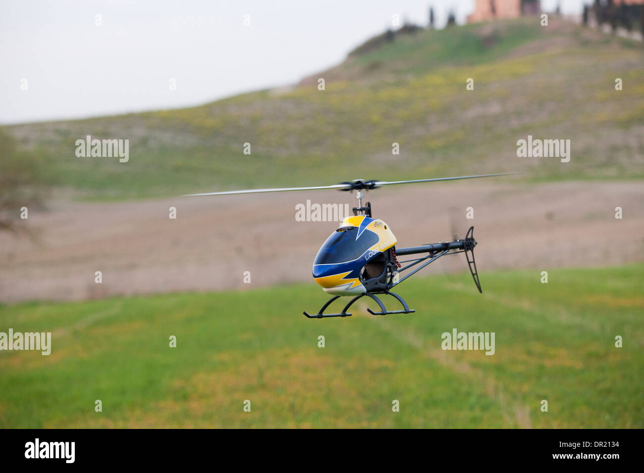 Il controllo radio modello di elicottero, Crete Senesi Siena, Toscana, Italia, Europa Foto Stock