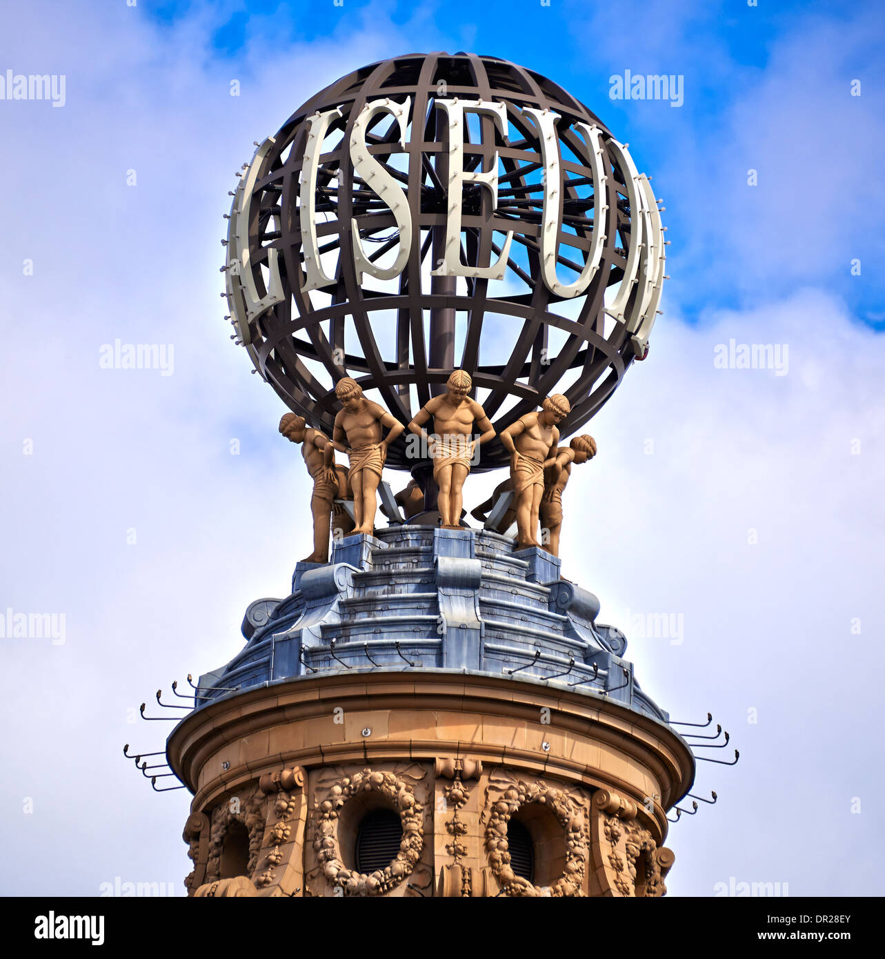 Leicester Square è una piazza pedonale nel West End di Londra. La piazza si trova all' interno di un area vincolata da Lisle Street Foto Stock