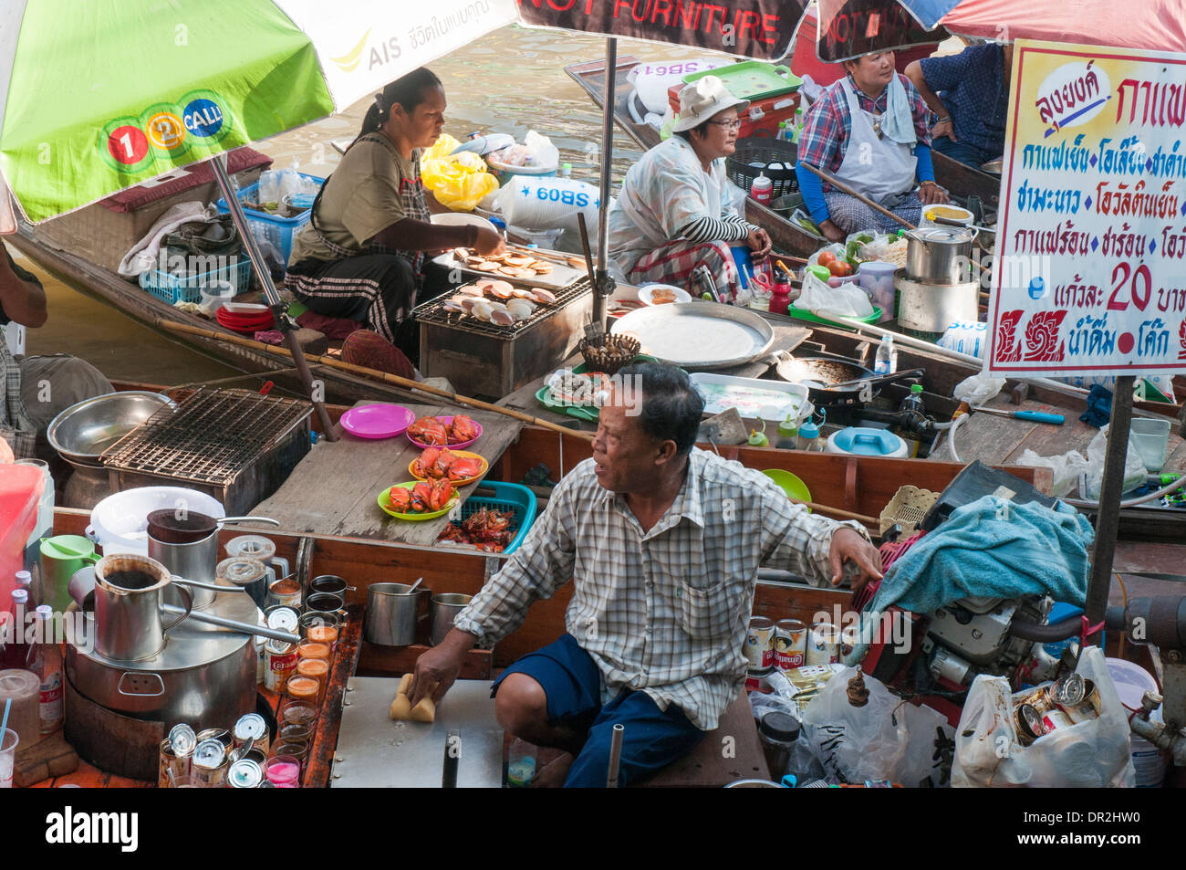 Weekend mercato galleggiante di Amphawa, Samut Songkhram, al di fuori di Bangkok Foto Stock