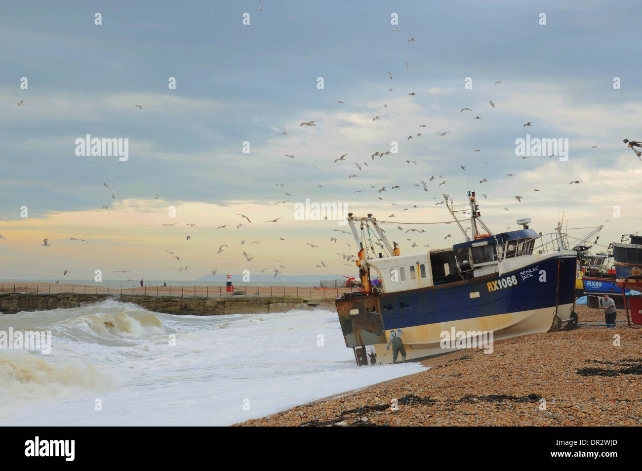 Hastings, East Sussex, Regno Unito. 18 gennaio, 2014. La pesca rimane un business rischioso sulla costa sud. Le condizioni tempestose rendendo barca lancia rare. L'industria è stata duramente colpita dalle condizioni atmosferiche. Credito: David Burr/Alamy Live News Foto Stock