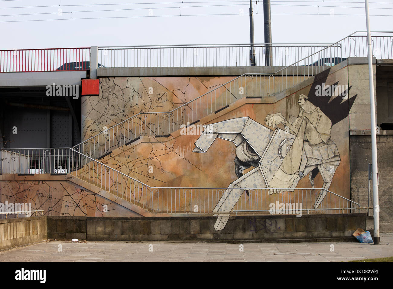 Murale di Sepe & Chazme 718 su una parete di ponte a Varsavia, Polonia, commemora la vittoria polacca nel 1920 su Stalin esercito sovietico. Foto Stock