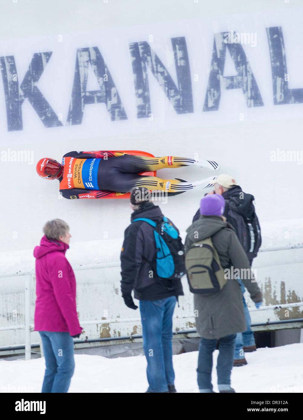 Altenberg, Germania. 18 gennaio, 2014. Felix Loch di Germania in azione durante gli uomini single luge concorrenza durante la Coppa del Mondo di slittino a Altenberg, Germania, 18 gennaio 2014. Foto: OLIVER KILLIG/dpa/Alamy Live News Foto Stock