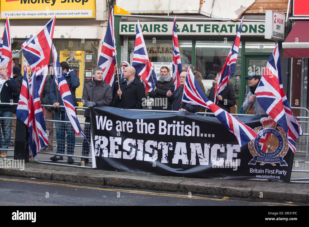 Londra, Regno Unito. 18 gennaio, 2014. 'Patriot' gruppo Bretagna prima dimostrare a Cricklewood, Londra Nord contro l attuazione di un ufficio da parte dell'Egitto fuorilegge Fratellanza musulmana. Credito: Paolo Davey/Alamy Live News Foto Stock
