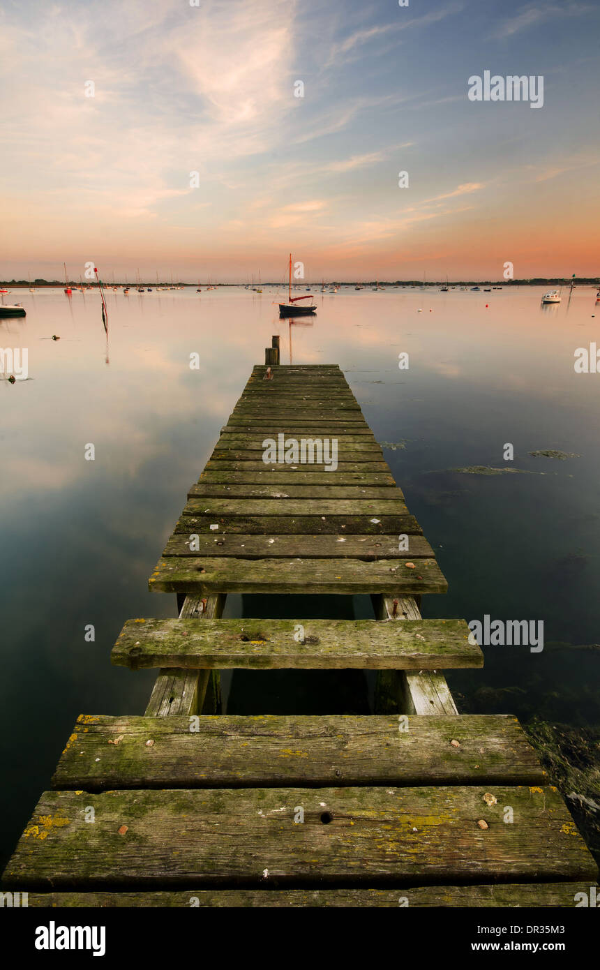 Pontile in legno sul mare, Bosham, Peschici, Hampshire, Inghilterra, Regno Unito. Foto Stock