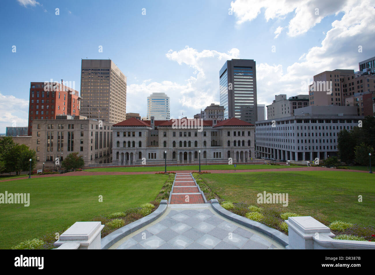 La vista dalla capitale passi guardando oltre il centro di Richmond, Virginia Foto Stock