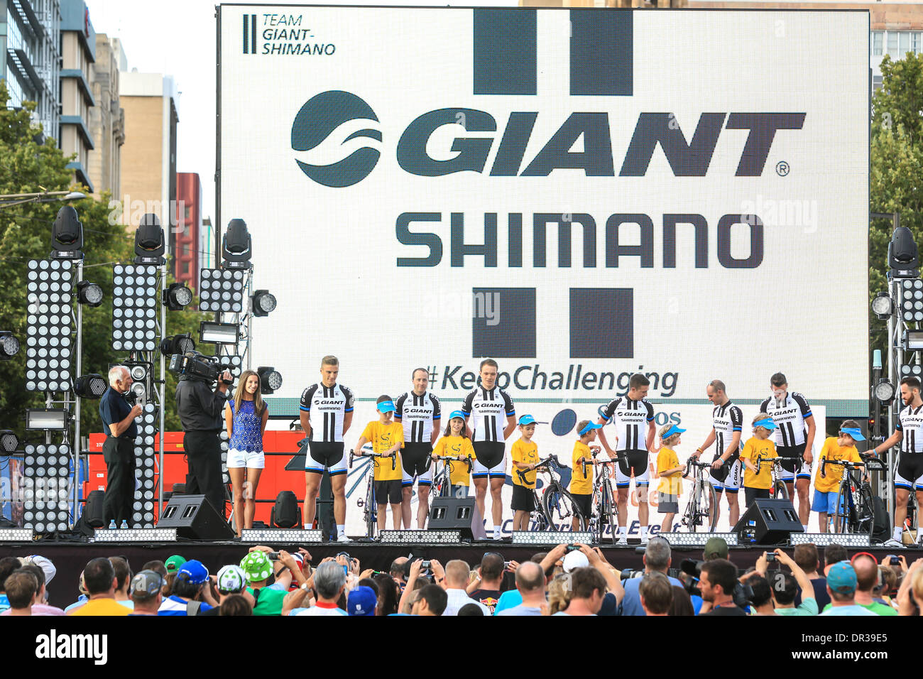 Adelaide, Australia. 18 gennaio 2014. GIANT SHIMANO Team a Team presentazioni per il 2014 Santos Tour Down Under. Credito: Boris Karpinski/Alamy Live News Foto Stock
