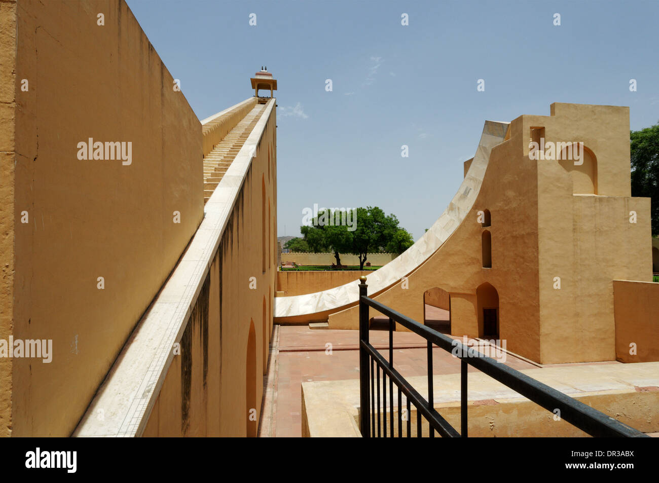 Il Jantar Mantar osservatorio astronomico di Jaipur, Rajasthan, India Foto Stock