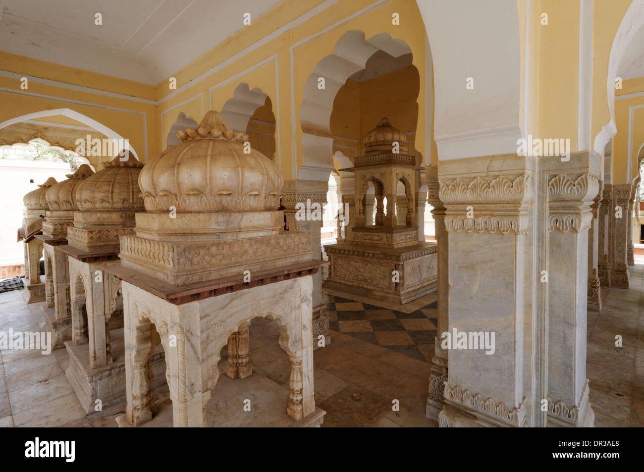 Il royal forni crematori di Gatore Ki Chhatriyan vicino a Jaipur, Rajasthan, India Foto Stock