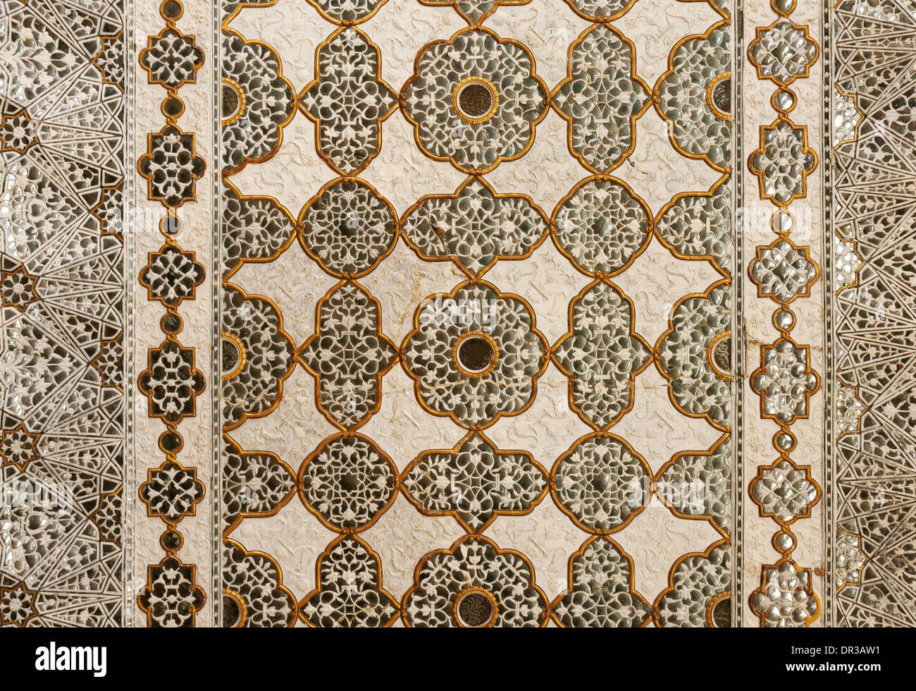 Dettagli dal Sheesh Mahal, il Palazzo degli specchi dell'Amber Fort Jaipur, Rajasthan, India Foto Stock