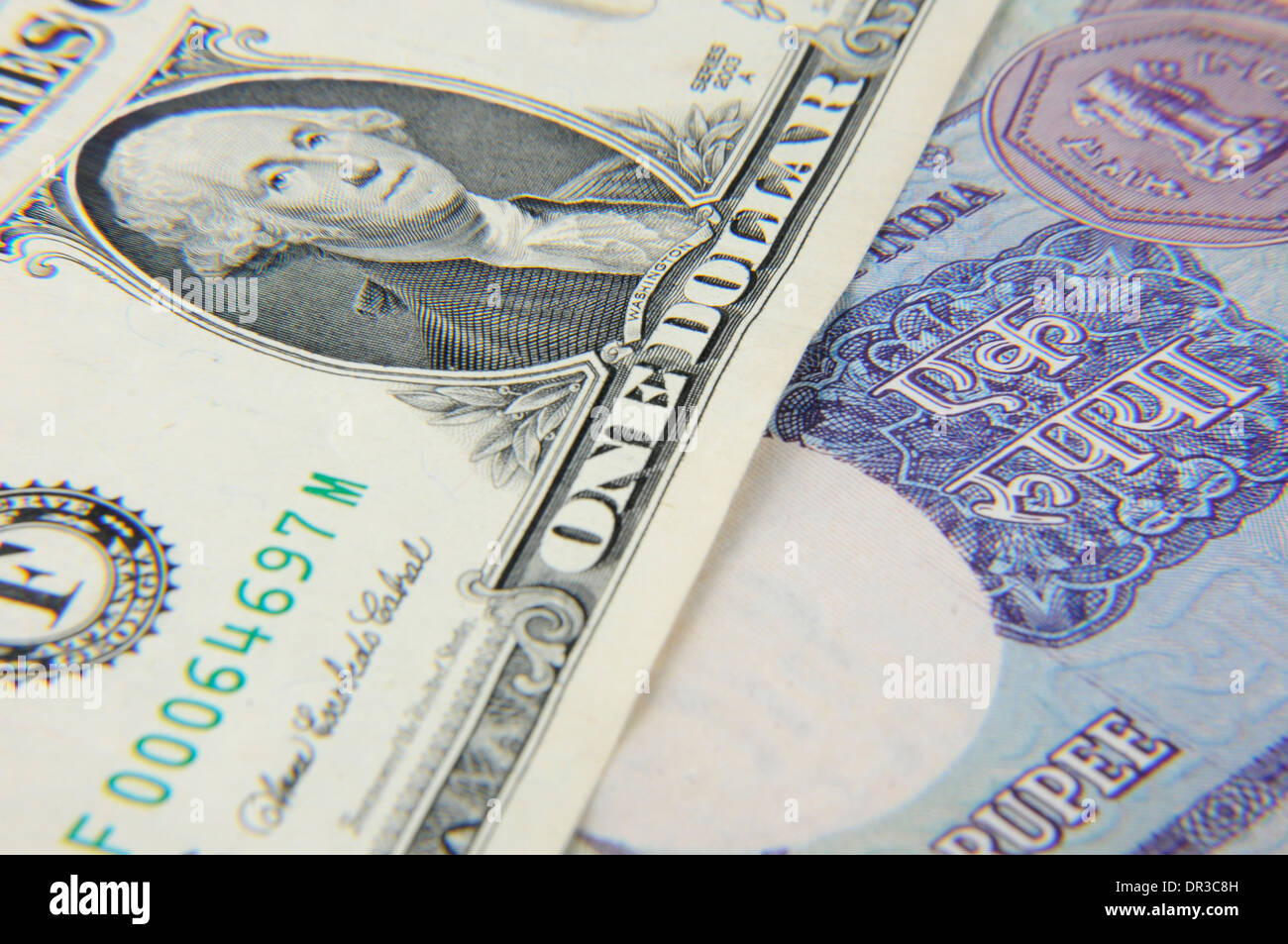 Rupia indiana nota e il dollaro americano Foto Stock