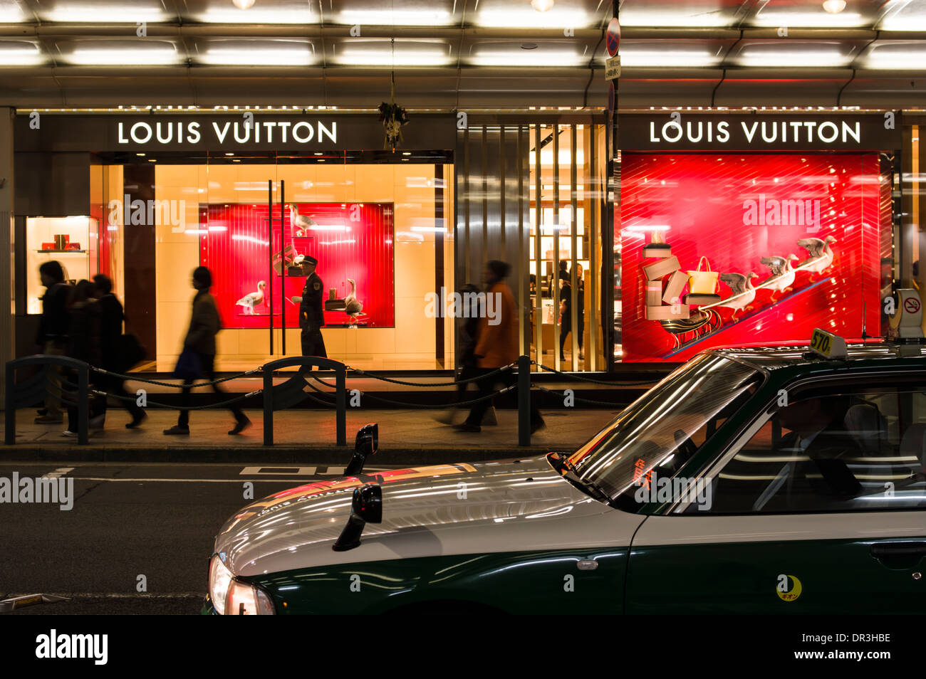 Louis Vuitton beni di lusso store, Kyoto, Giappone. LV è estremamente popolare con ricchi giapponesi. Foto Stock