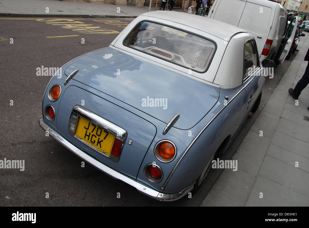 Grigio Lapiz Nissan Figaro in Bath Somerset REGNO UNITO Foto Stock