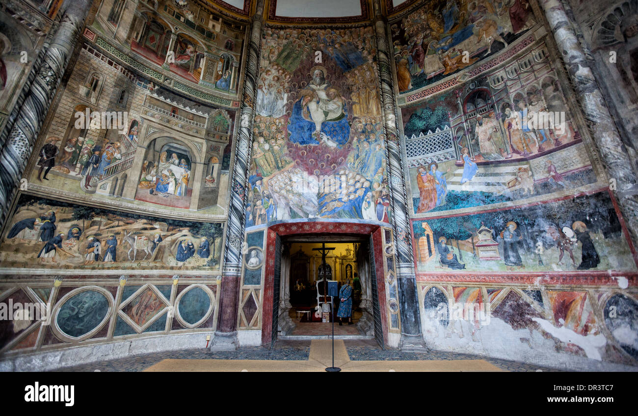 Cappella Caracciolo del Sole. Sepolcro di Sergianni Caracciolo Chiesa di  San Giovanni a Carbonara - Napoli Foto stock - Alamy