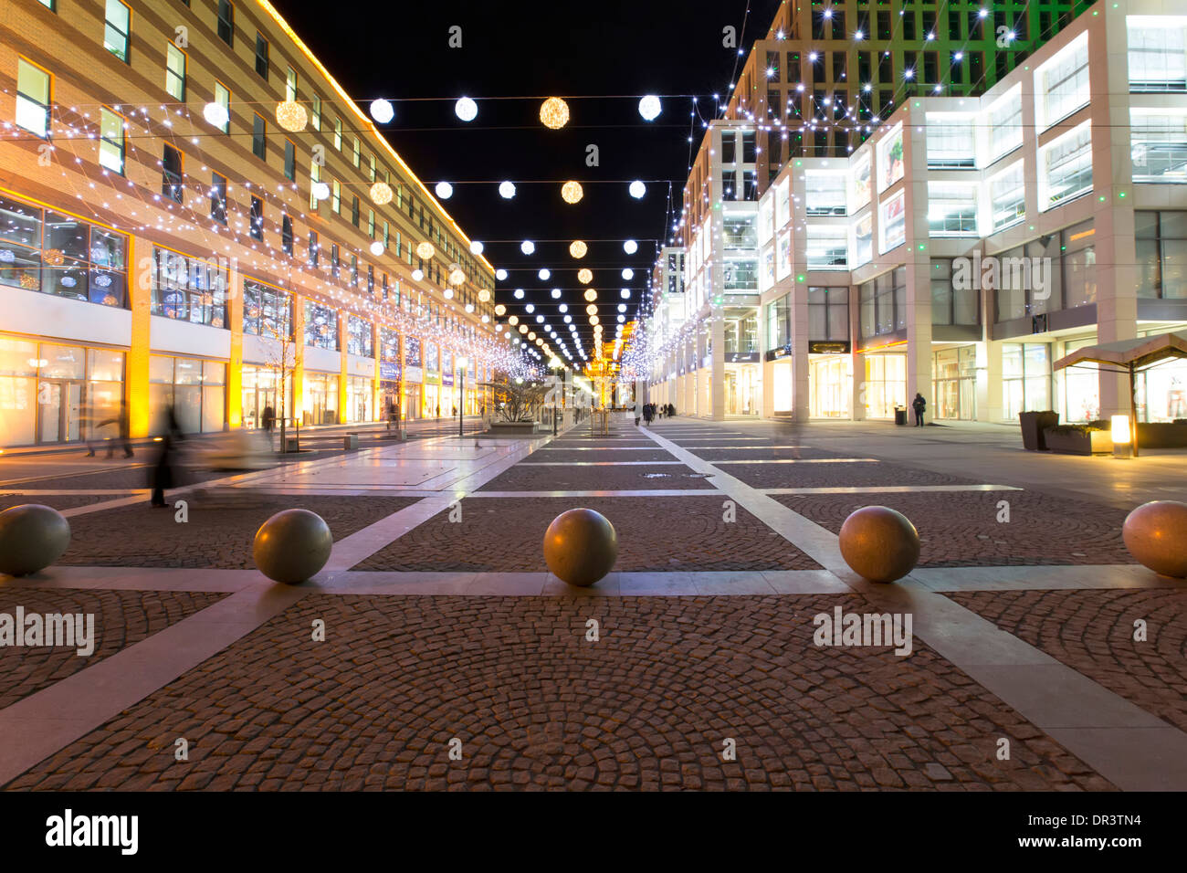 Centro business della città di notte di Dnepropetrovsk Ucraina Foto Stock