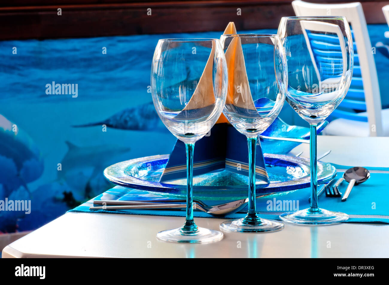 Tre crystal bicchiere di vino sul tavolo Foto Stock