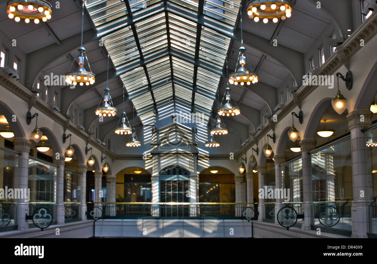 All'interno di Grand Avenue Mall Milwaukee Wisconsin HDR Foto Stock