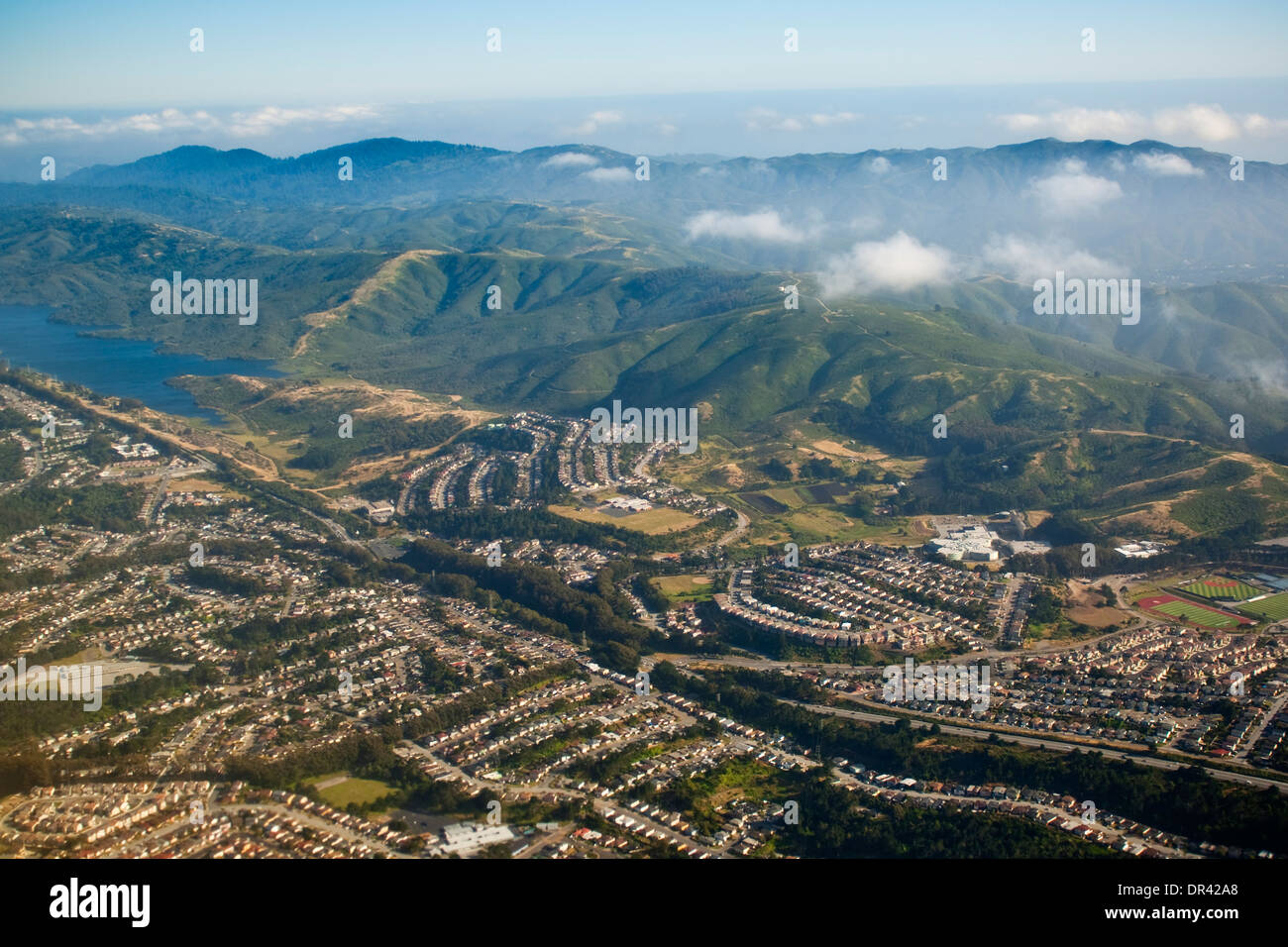 Antenna su San Francisco Peninsula e il San Andreas terremoto anomalia, vicino a Daly City, California Foto Stock