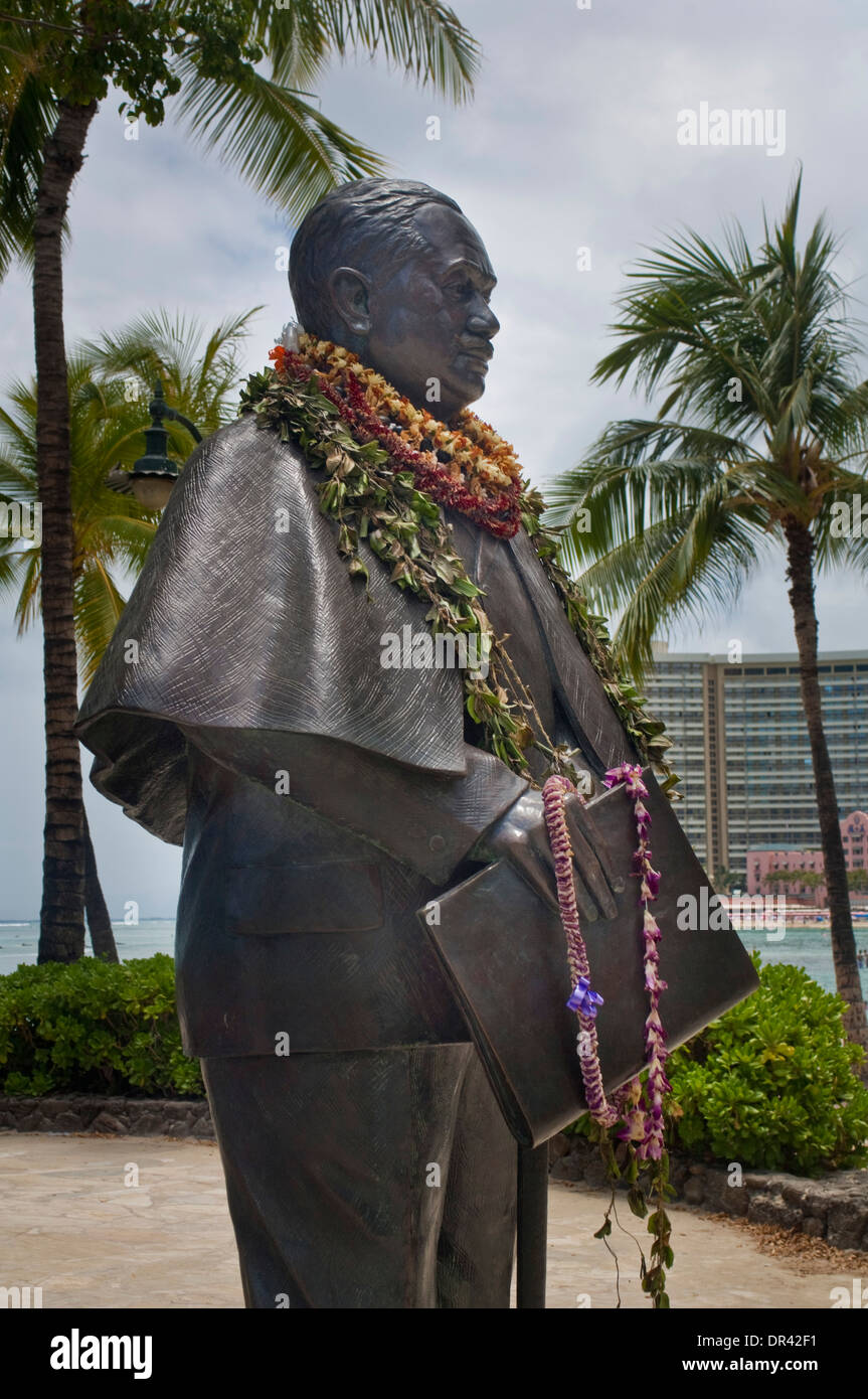 Statua di Prince Kuhio, Kuhio Beach Park, della spiaggia di Waikiki, Honolulu Oahu, Hawaii Foto Stock