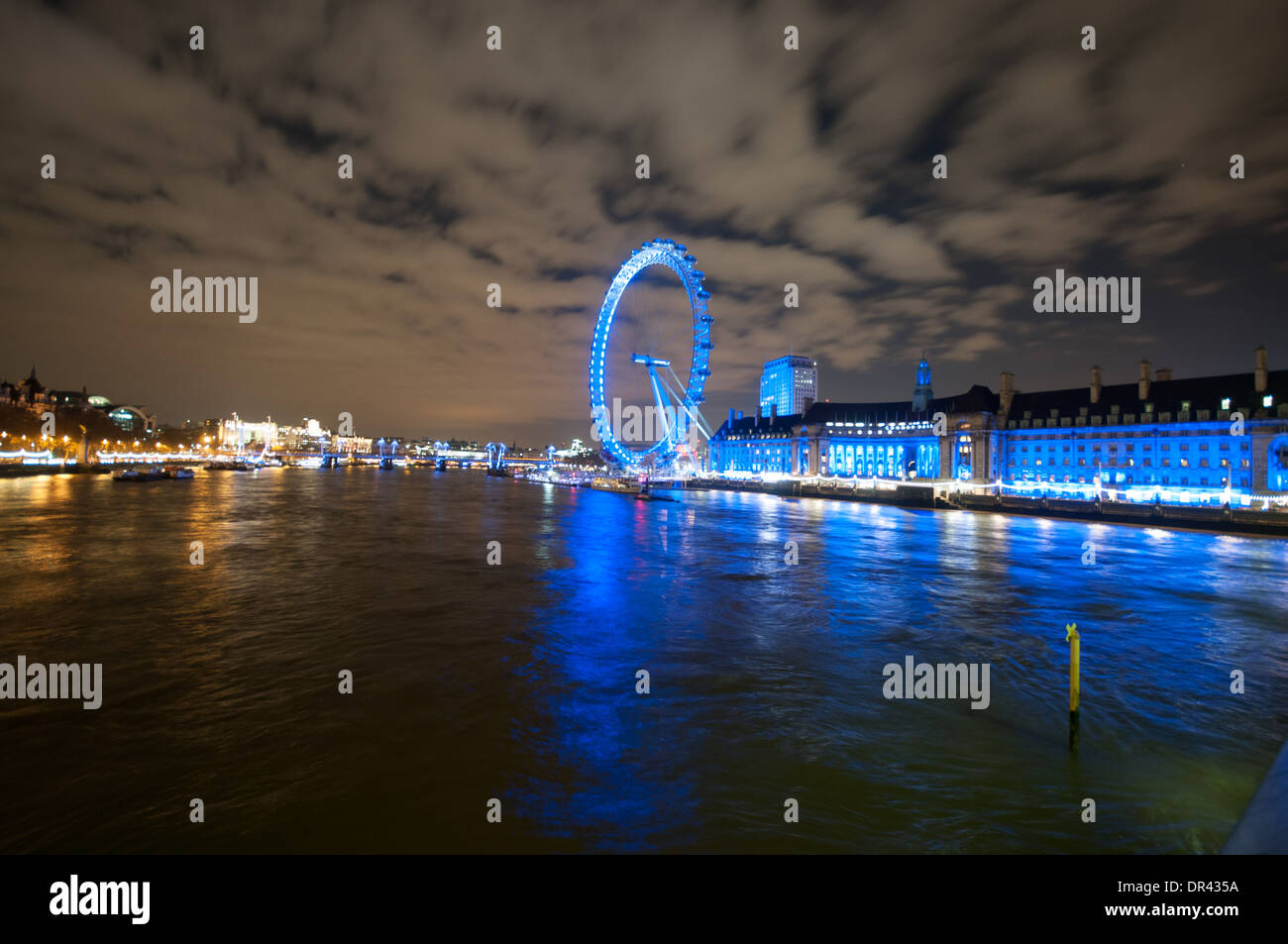 London Eye e le scene del fiume Tamigi di notte Foto Stock