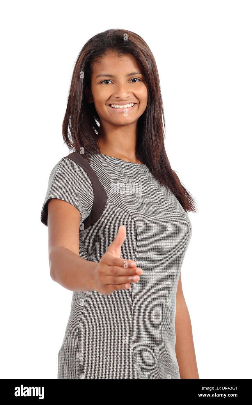 Bella African American imprenditrice pronto per stretta di mano isolata su uno sfondo bianco Foto Stock