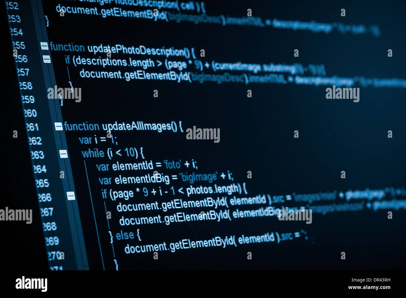 Il codice di un programma su un monitor Foto Stock