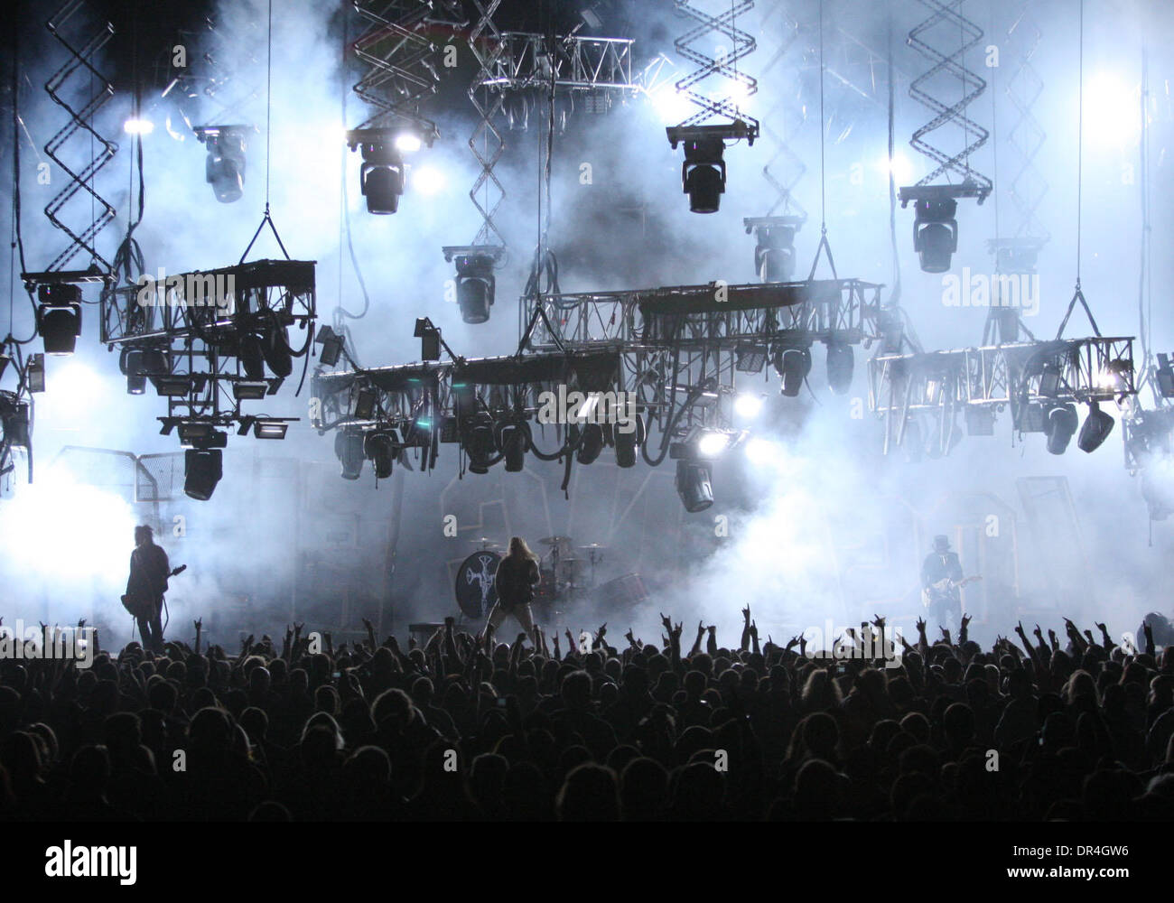 Feb 28, 2009 - New Orleans, Louisiana, Stati Uniti d'America - Motley Crue esegue sul palco durante la band di Santi di Los Angeles Tour che ha fatto tappa a New Orleans Arena. (Credito Immagine: © Derick Hingle Southcreek/EMI/ZUMA Press) Foto Stock