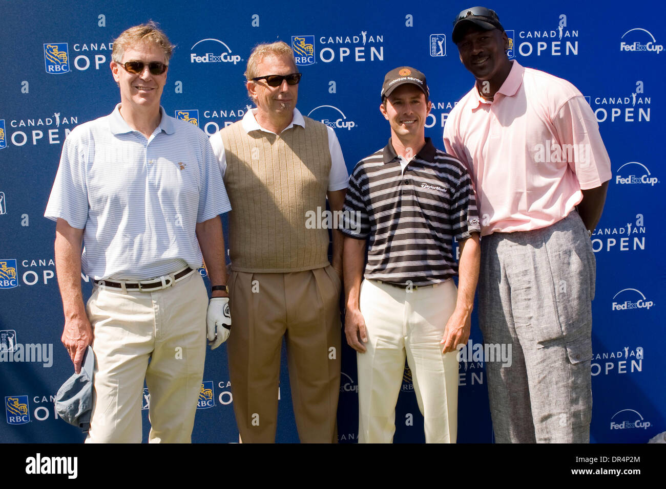 Apr 21, 2009 - Toronto, Ontario, Canada - Kevin Costner (2 L), Mike Weir (seconda R) e Micheal Jordan (R) durante il Mike Weir carità pro-am al Glen Abbey Golf Course. (Credito Immagine: © CJ LaFrance/Southcreek globale/ZUMA Press) Foto Stock