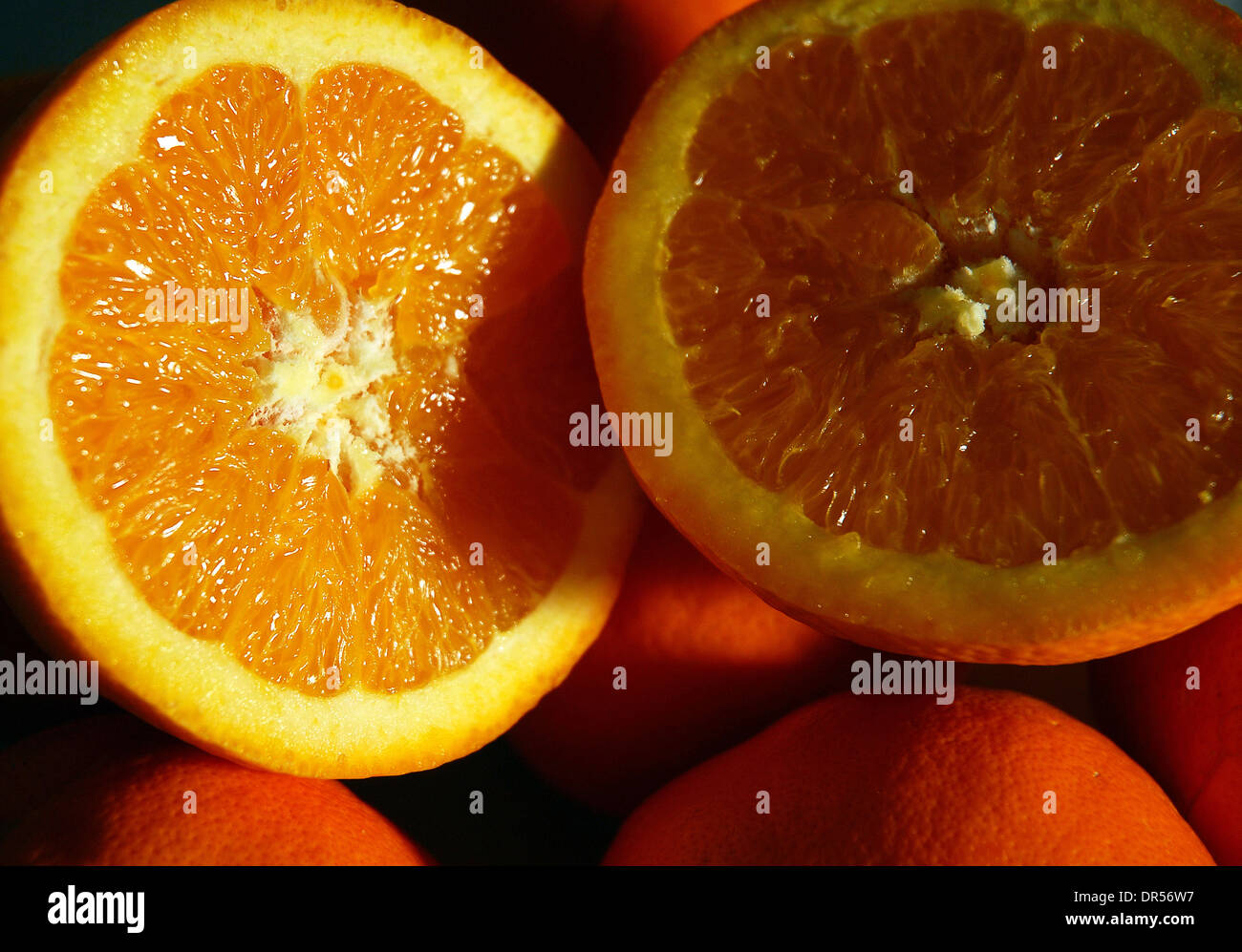 Arancione. Agrumi commestibili di frutta. È ottenuto dall'arancio. Foto Stock