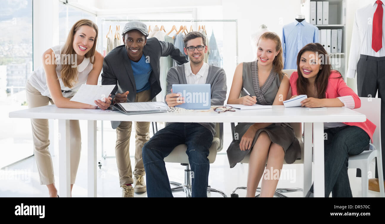 Designer di Moda a discutere di progetti Foto Stock