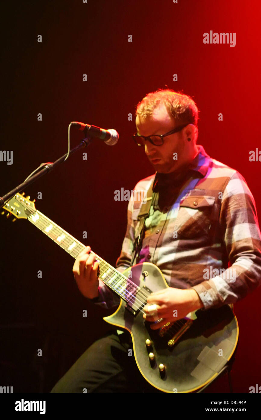 Jan 27, 2009 - San Jose, California, Stati Uniti d'America - chitarrista MIKEY DEMUS esegue come la banda Skindred suona dal vivo. (Credito Immagine: © Tracy Van Monastero/ZUMA Press) Foto Stock