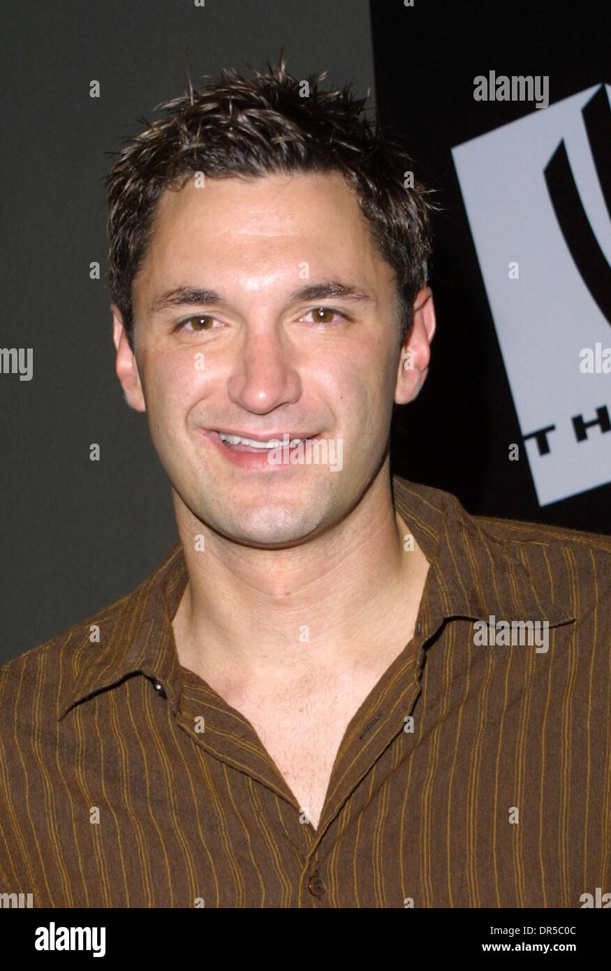 Mar 29, 2009 - Hollywood, California, Stati Uniti d'America - attore Andy HALLETT (ago 4, 1975 - Mar 29, 2009), 33 anni, morì di insufficienza cardiaca congestizia a Cedars-Sinai Med Center di Los Angeles. Hallett era il più noto per la sua rappresentazione sulla serie TV Angel, come un verde pelle diavolo che potrebbe leggere una persona di aura cantando il karaoke. Egli è stato diagnosticato con la malattia di cuore dopo Angel è stata annullata Foto Stock