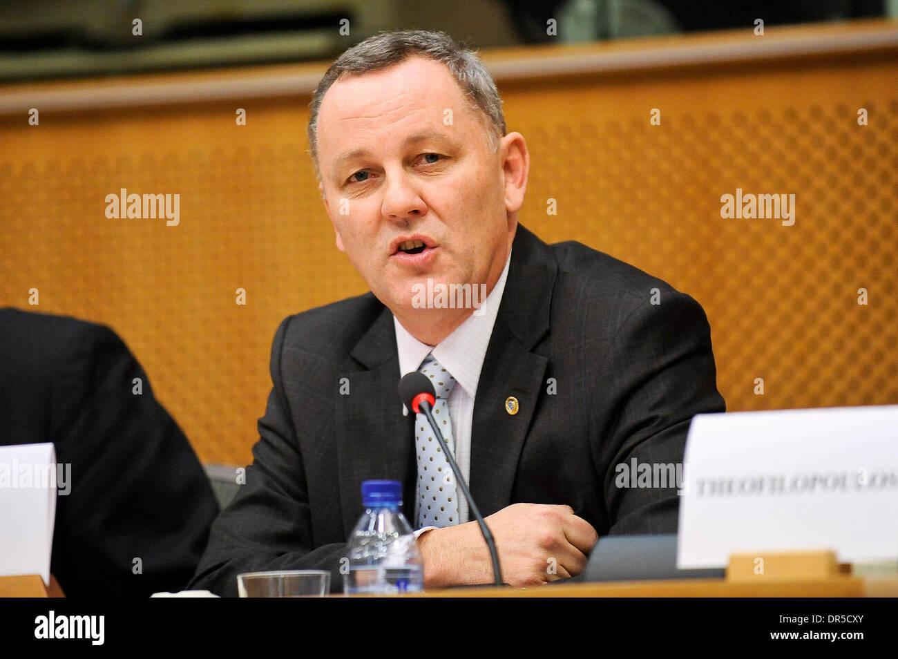 Jan 29, 2009 - Bruxelles, Belgio - PIERRE REULAND, Interpol del rappresentante speciale dell'UE in occasione di una riunione della sottocommissione per la sicurezza e la politica di difesa sulla lotta contro il terrorismo presso il Parlamento europeo a Bruxelles. L'Unione europea avrà bisogno di tempo per risolvere il difficile problema di sapere se per aiutare gli Stati Uniti a chiudere il carcere di Guatanamo prendendo su detenuti. (Credito immagine: Foto Stock