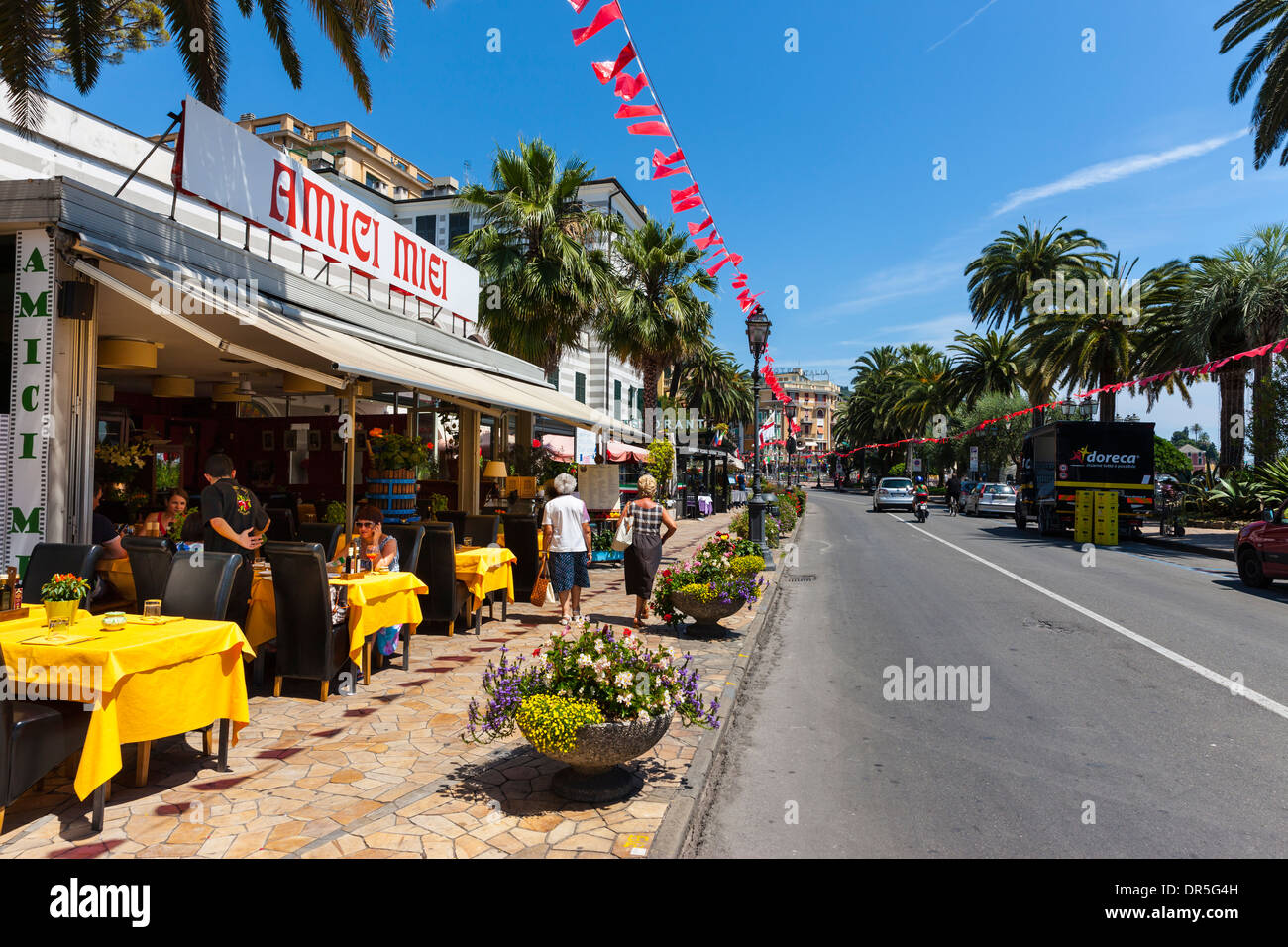 In Italia, la Liguria, Rapallo, alberghi e caffè a Lungomare Vittorio Veneto Foto Stock