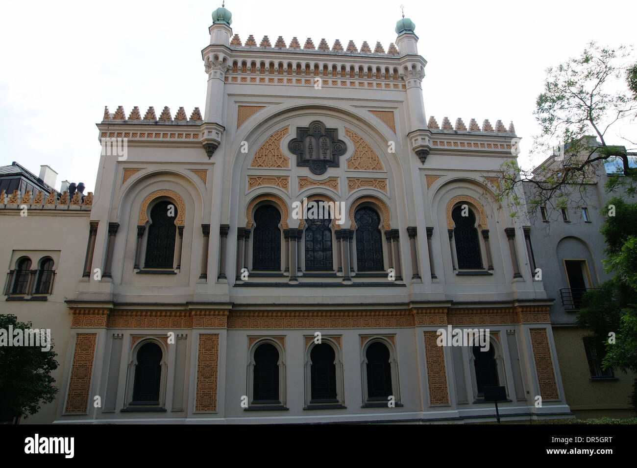 Repubblica ceca. Praga. Sinagoga Spagnola. Revival moresca sinagoga fu edificata nel 1868 da Vojtech Ignatz Ullmann. Esterno. Foto Stock