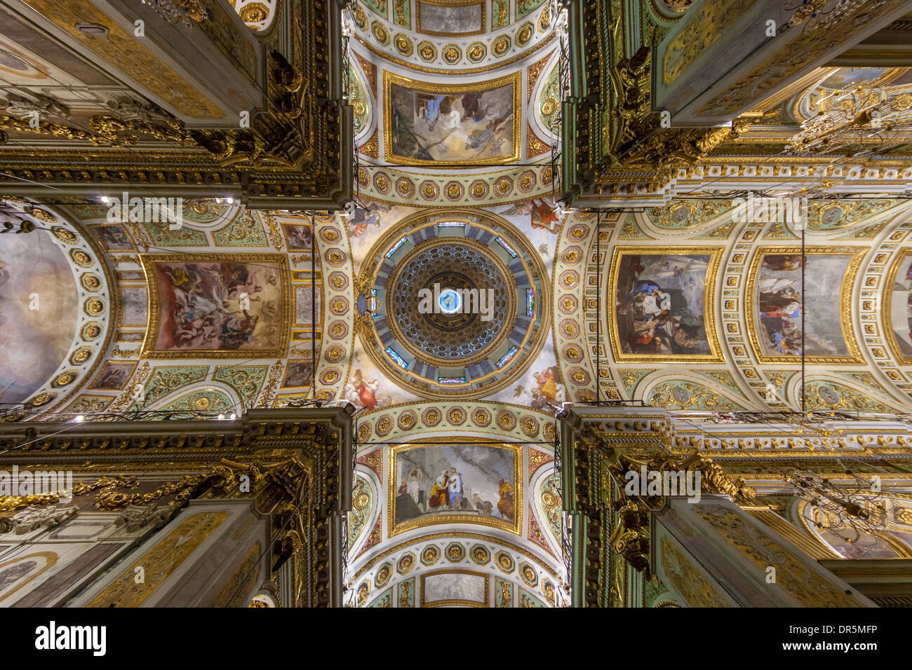 L'Italia, Liguria, Santa Margherita Ligure, basilica della Madonna della Rosa, vista del soffitto Foto Stock