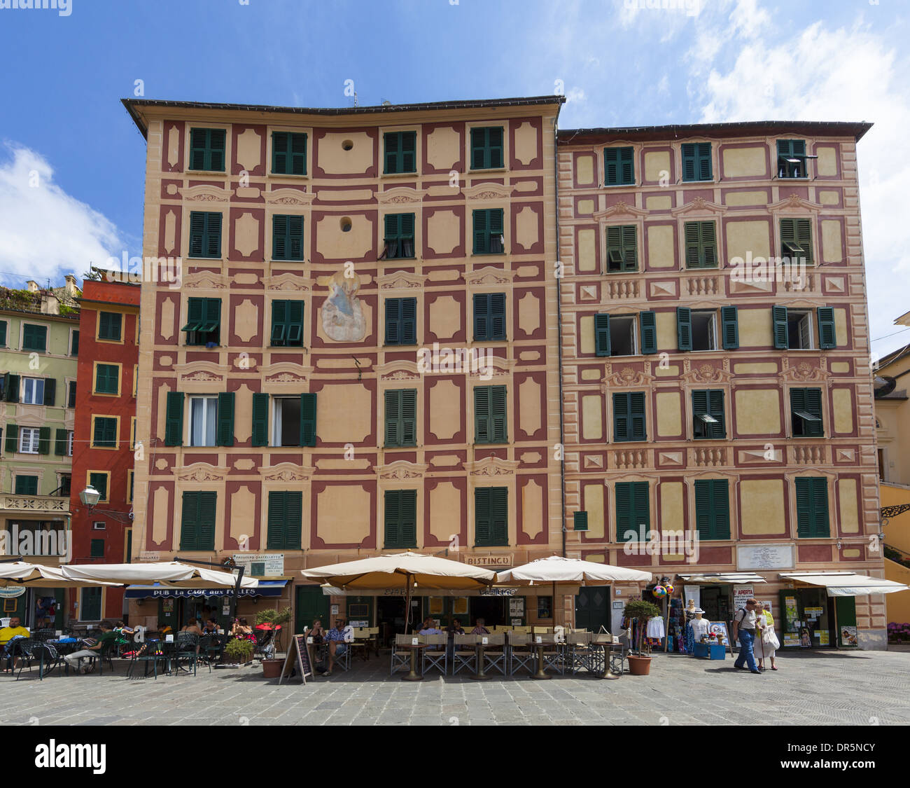 In Italia, la Liguria, la provincia di Genova, Camogli, città vecchia, Street Cafe Foto Stock