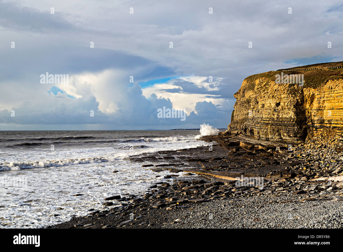 Spiaggia di Southerndown e scogliere, Dunraven, Glamorgan, Wales, Regno Unito Foto Stock