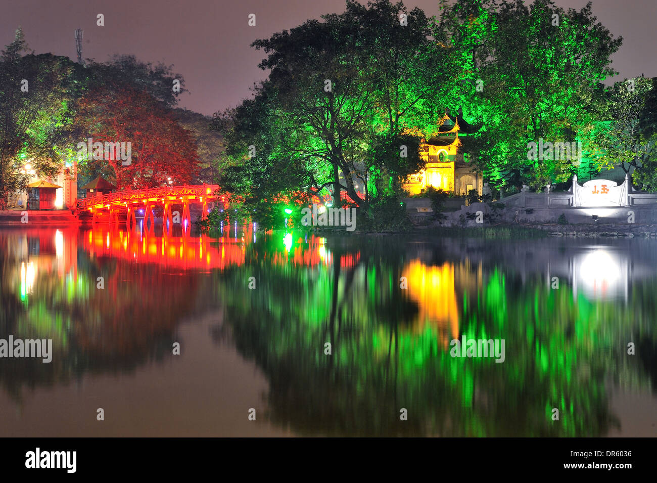 Il Lago Hoan Kiem's Ngoc Son temple Foto Stock