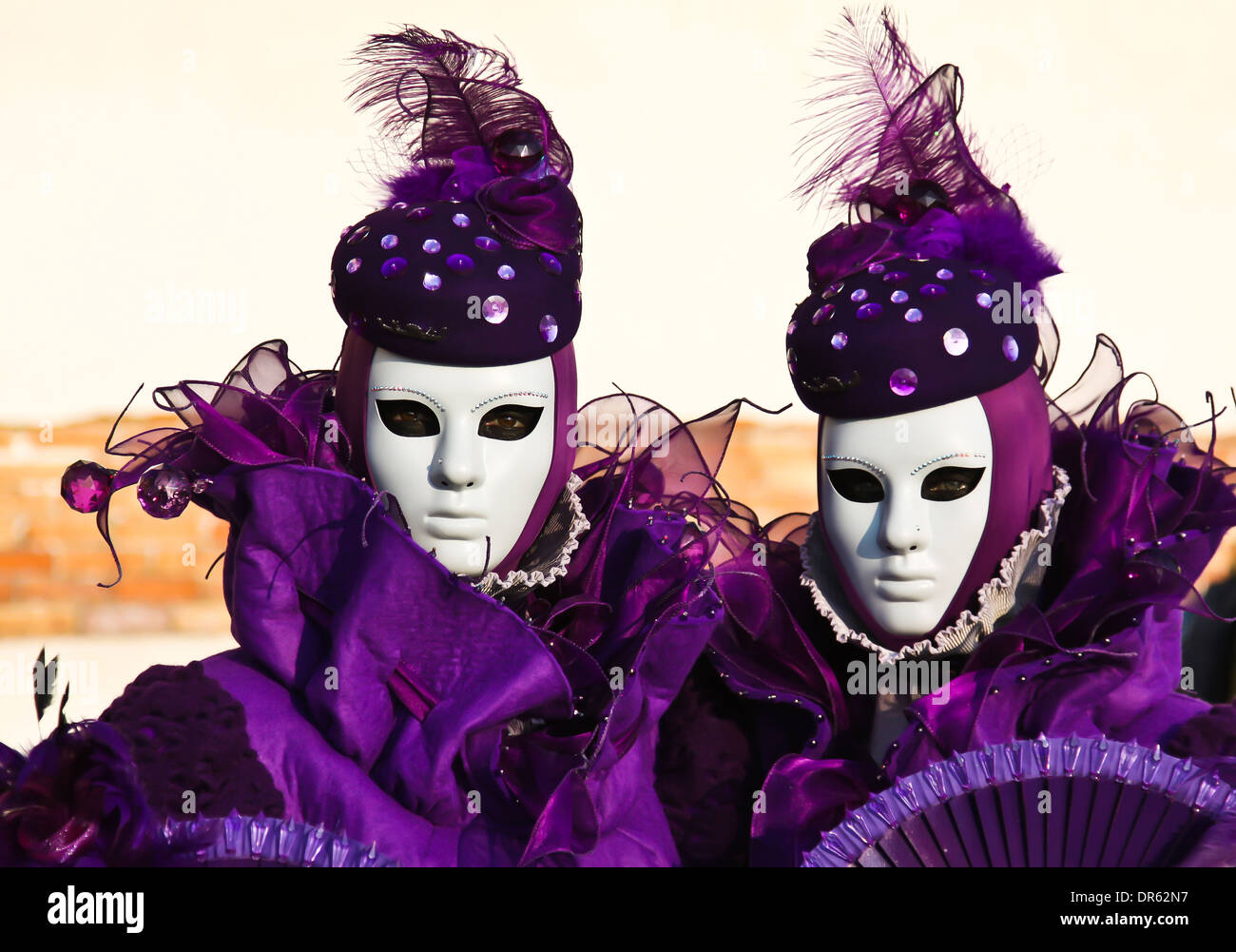 Due belle maschere sul carnevale di Venezia Foto Stock