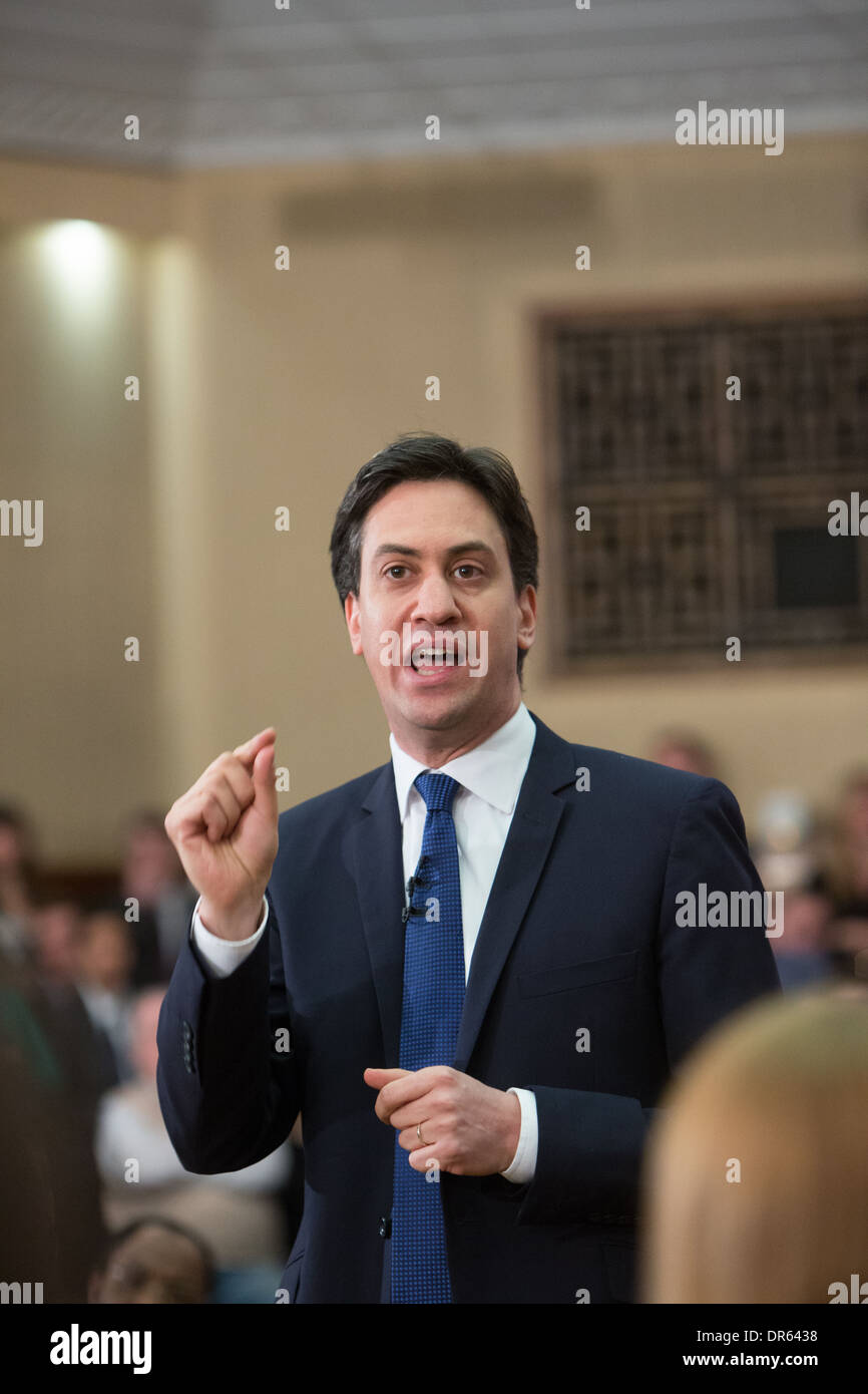 Ed Miliband dà il suo discorso sull'economia presso l'Università di Londra Foto Stock