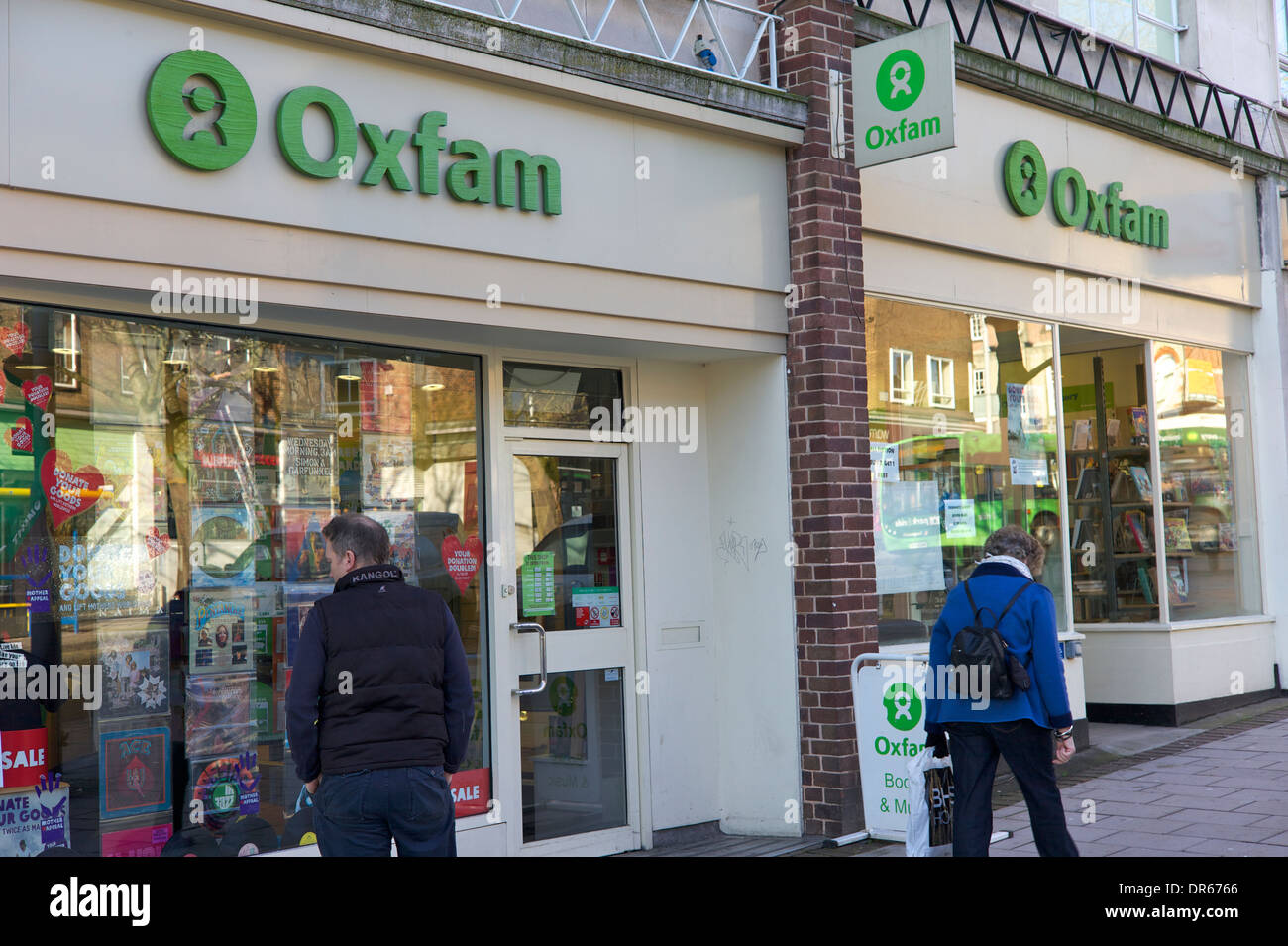 Libro di Oxfam e registrare shop, Exeter, Devon, Regno Unito Foto Stock