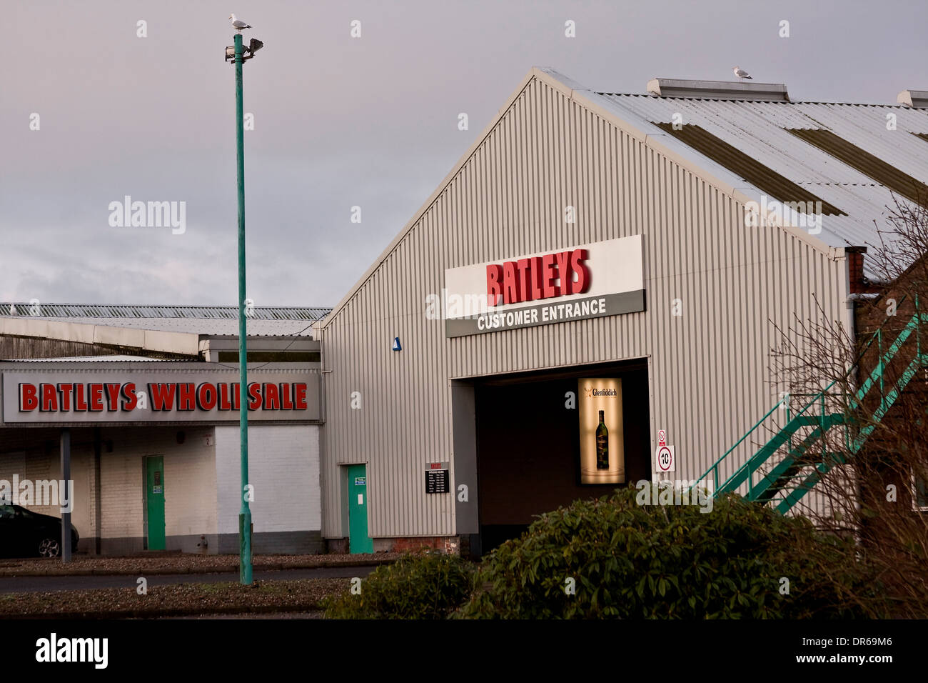 Batley il grossista è una cassa e trasportare merci deposito situato lungo Clepington Road a Dundee, Regno Unito Foto Stock