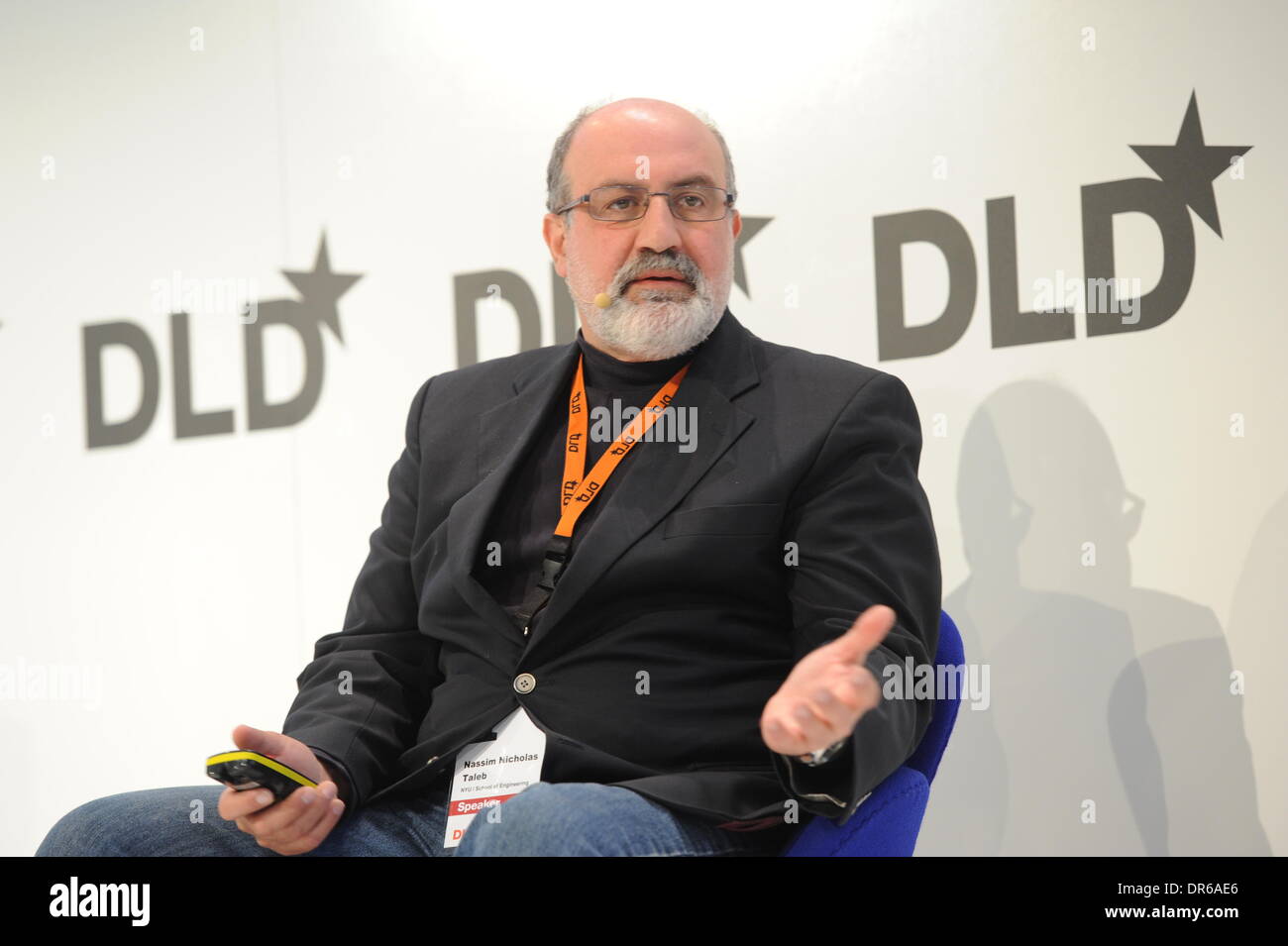 Monaco di Baviera/Germania - 20 gennaio: Nassim Nicolas Taleb (NYU) parla sul podio durante la vita digitale Design (DLD) Conferenza in occasione del Forum di HVB nel Gennaio 20, 2014 a Monaco di Baviera, Germania. DLD è una rete globale sull'innovazione, digitalizzazione, la scienza e la cultura che si collega alle aziende, ai creativi e i leader sociali, opinionisti e influenzatori di conversazione di crossover e di ispirazione. (Foto: picture alliance / Jan Haas) Foto Stock