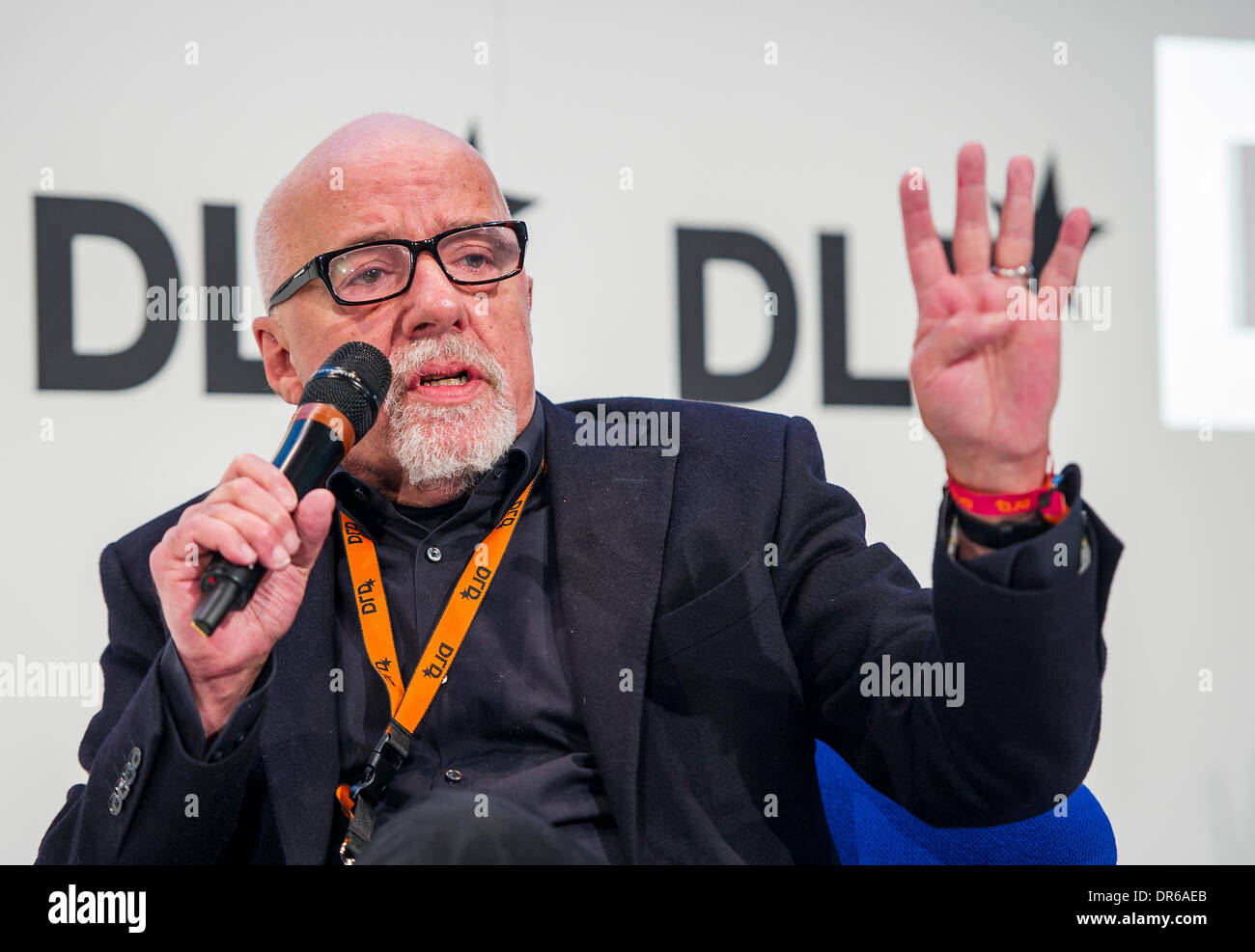 Der brasilianische Schrifststeller Paulo Coelho spricht am 20.01.2014 in München (Bayern) während der Digital-Life-Design (DLD) Konferenz. Foto: Marc Müller/dpa Foto Stock