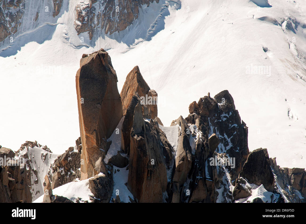 Ago rocce vicino al vertice dell'Aiguille du Midi (3842m) nel massiccio del Monte Bianco nelle Alpi francesi Foto Stock