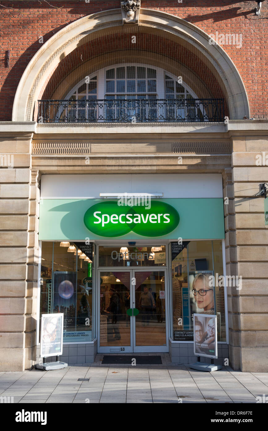La specsavers opticians shop in Peterborough Regno Unito Foto Stock