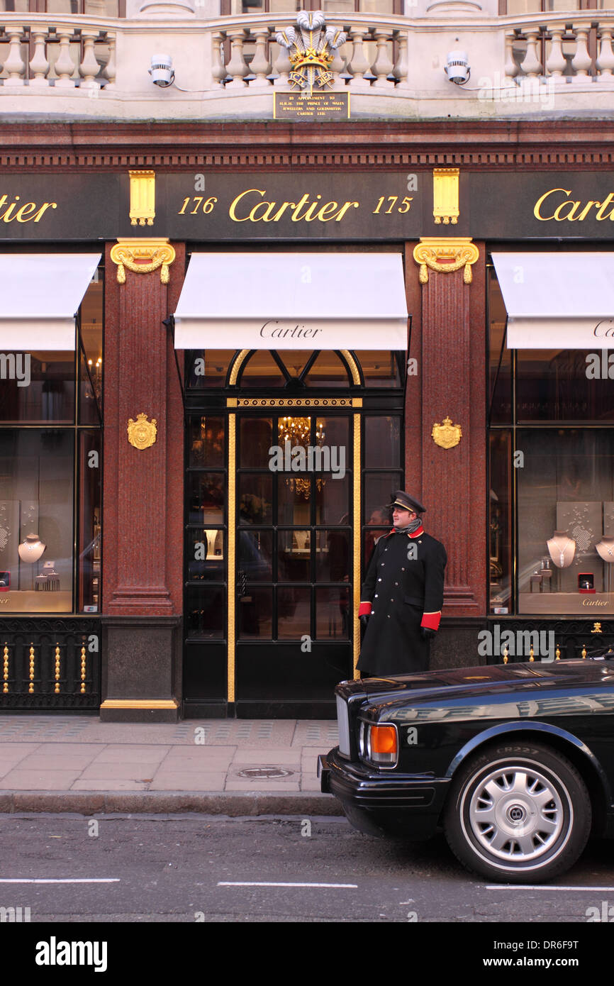 Cartier jewelers Bond Street, Mayfair London con portiere e Bentley auto parcheggiate al di fuori del Regno Unito Foto Stock