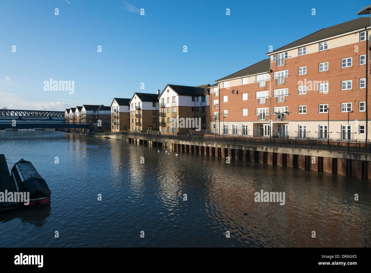 Riverside proprietà e appartamenti dal fiume Nene Peterborough Cambridgeshire Regno Unito Foto Stock